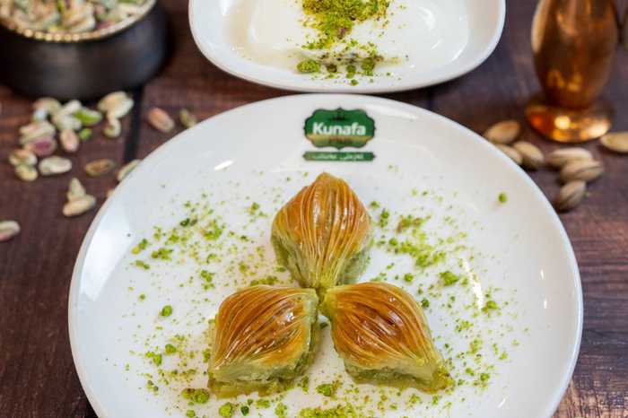 میدیا فستق لەگەڵ ئایس کرێم