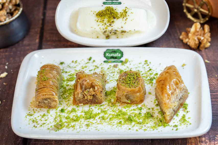 پاقلاوەی  تێکەڵ گوێز